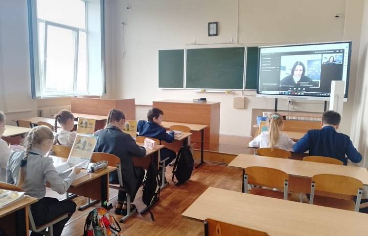 Дистанционные программы для школьников области завершены