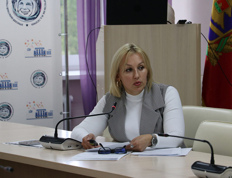 Векторы развития: в Брянской области обсудили приоритетные направления деятельности муниципальных опорных центров в 2026-2027 учебном году.